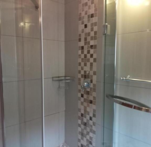 Семейный Номер, 75 On Milner Lodge