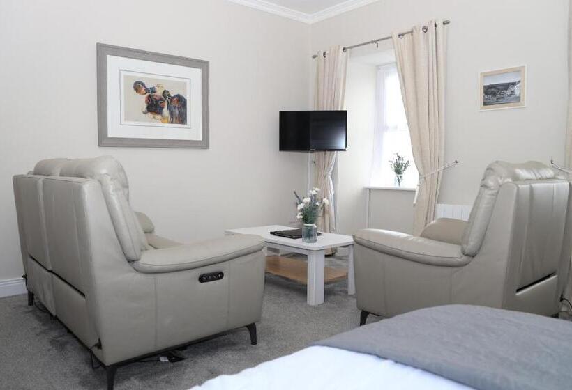 디럭스 스위트 킹 침대, Madelines Accommodation