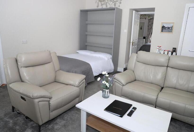 キングサイズベッドのデラックススイート, Madelines Accommodation