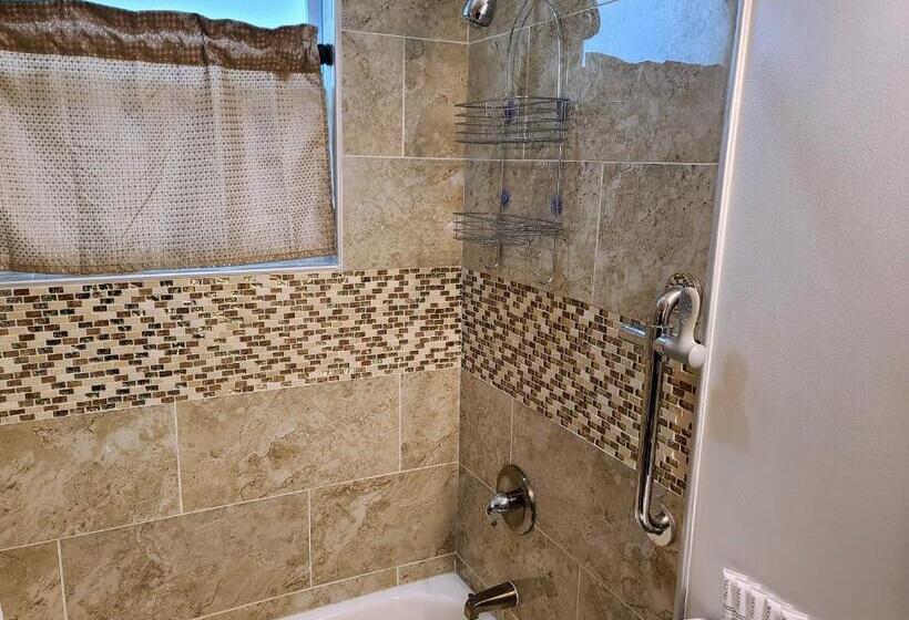 اتاق استاندارد, Stylish Suite Tampa Minutes To Hard Rock Casino