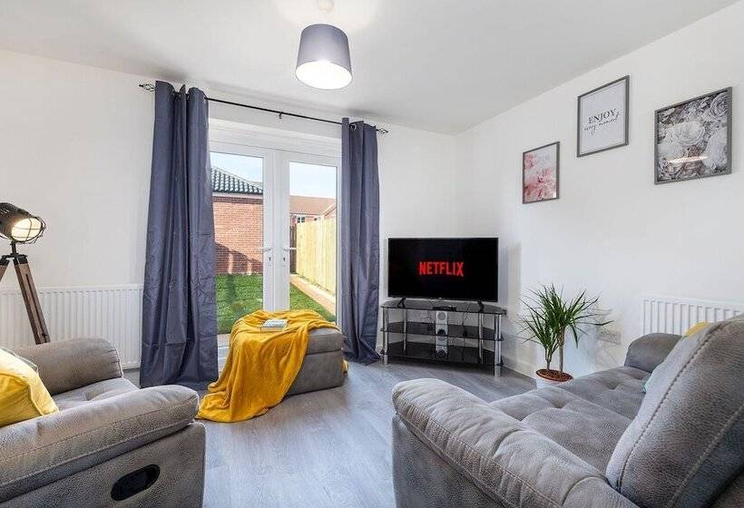 Дом 1 Спальня, The Holt Ideal For Contractors 2 Bedrooms Parking