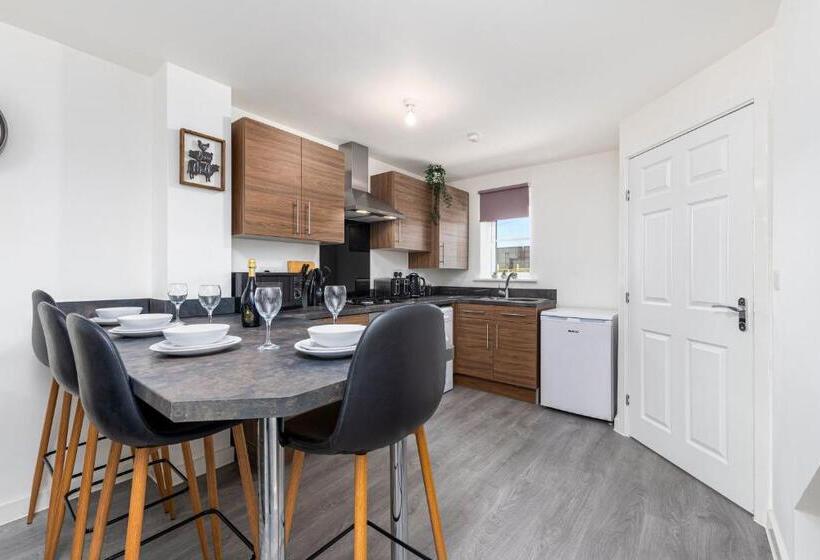 Дом 1 Спальня, The Holt Ideal For Contractors 2 Bedrooms Parking