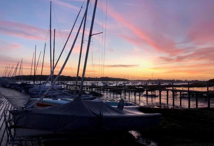 Quarto Estandar Individual Banheiro Compartilhado, Itchenor Sailing Club