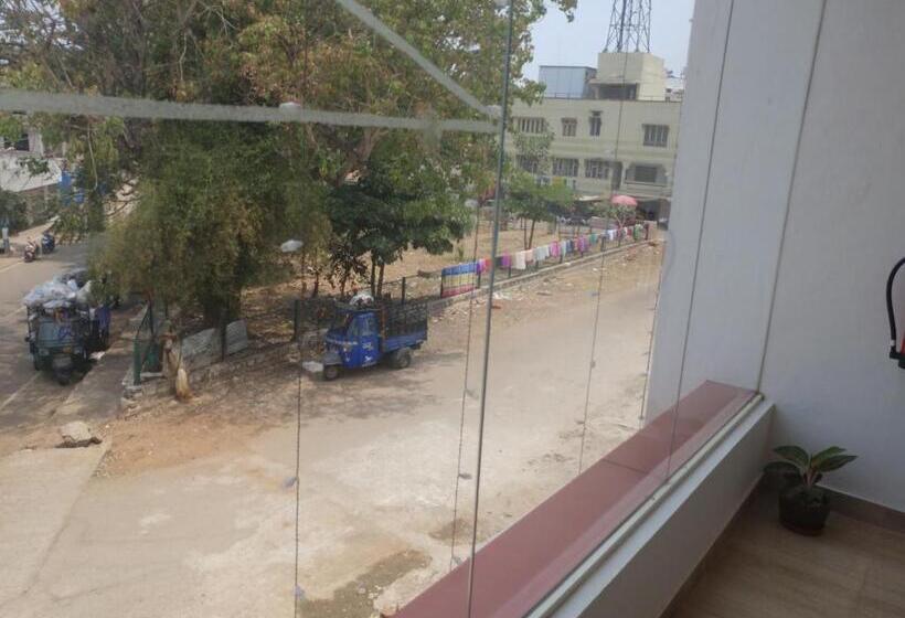디럭스 4인 룸, Sai Inn Mysore