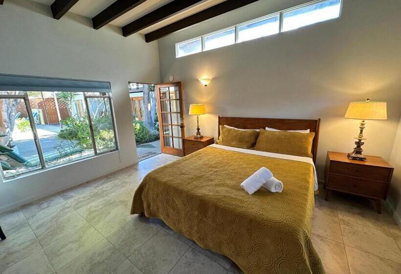 Deluxe-studio, Atrium Palm Springs   G A Y Mens Resort
