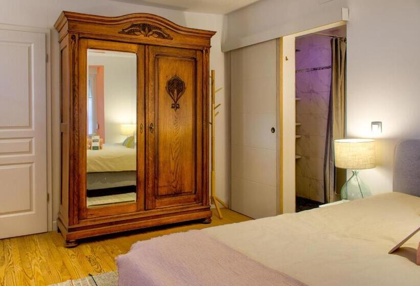 غرفة قياسية, La Maison Forestière