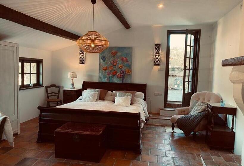 Студия Стандарт, Domaine Le Petit Hameau