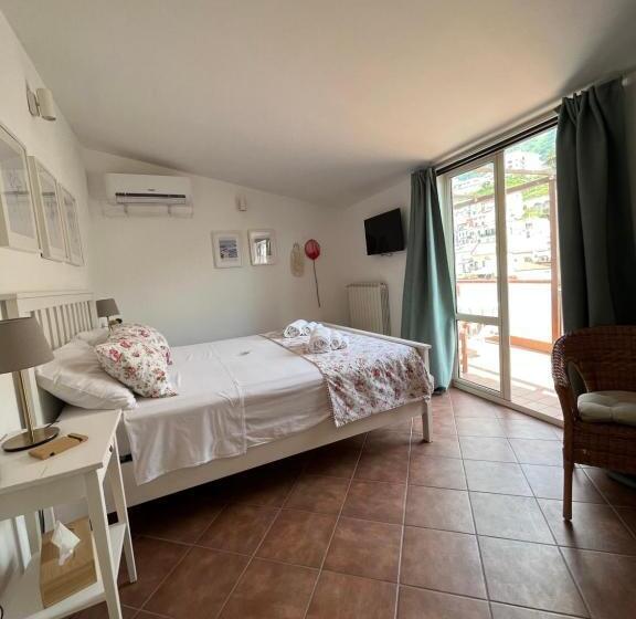 Standard room with outdoor bath, Pizzo Central House