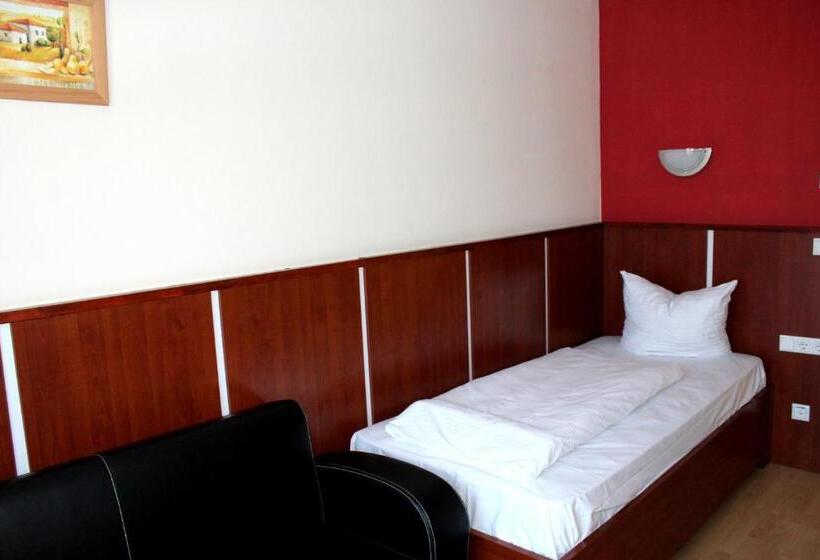 Quarto Estandar Individual, Atlas Sport
