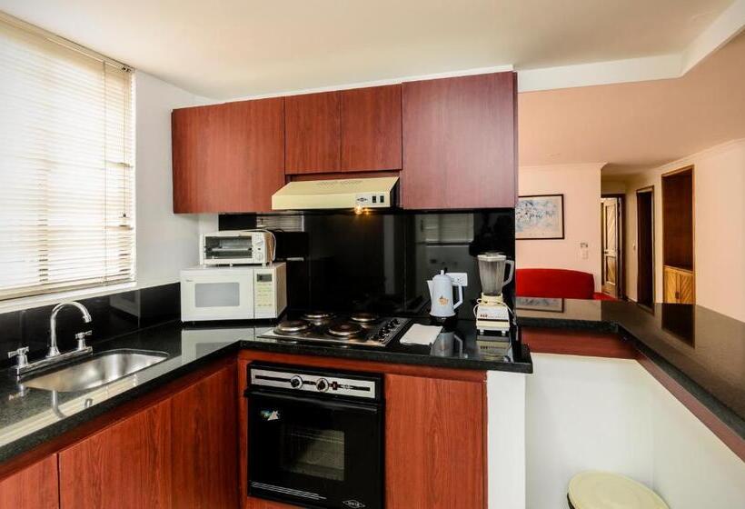 Апартаменты 2 Спальни, Travelers Fontana Plaza