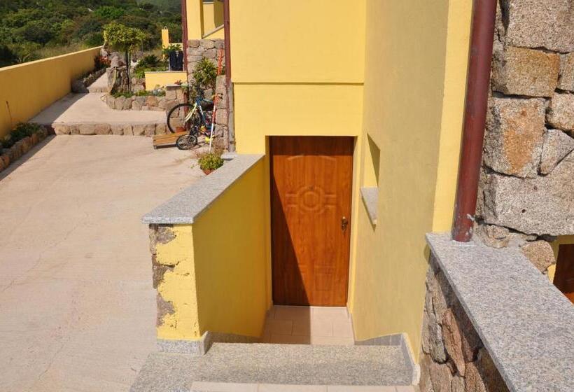 اتاق اکونومی, Sa Mamma E Sole B&b