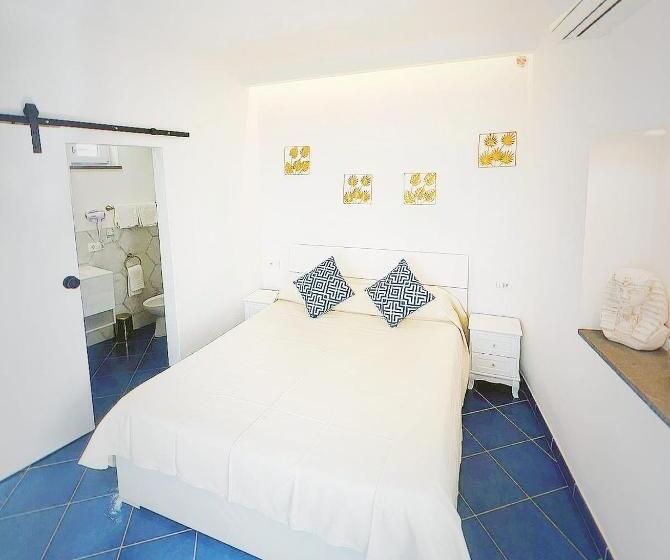 سوییت جونیور با چشم‌انداز دریا, B&b La Danza Del Mare