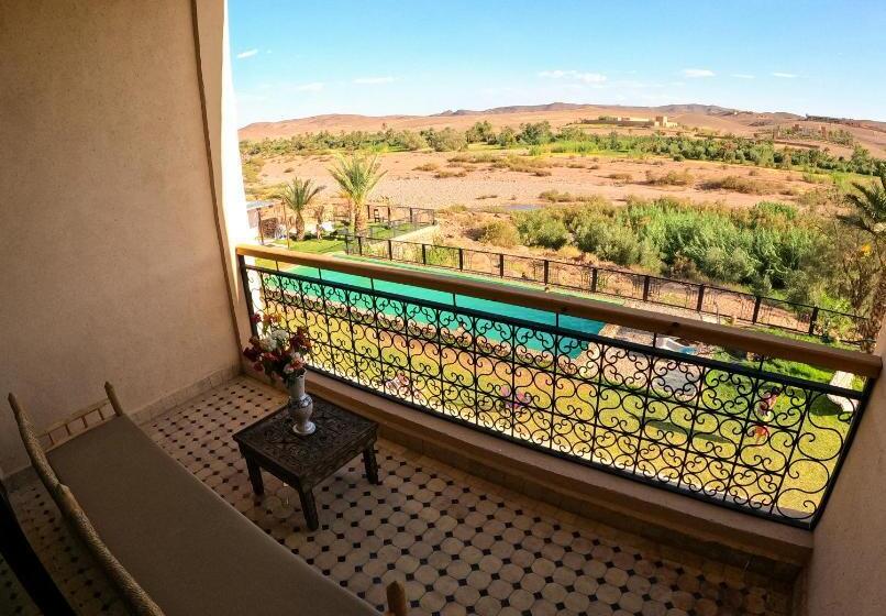 스탠다드 트리플 룸 풀장 전망, Kasbah Yu Palace