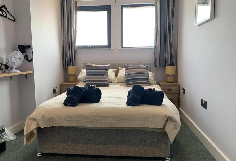 חדר סטנדרט נוף לים, No 1 Ocean Cabins   Saundersfoot Harbour   Saundersfoot