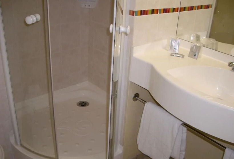 اتاق خانوادگی, Ace Hotel Noyelles