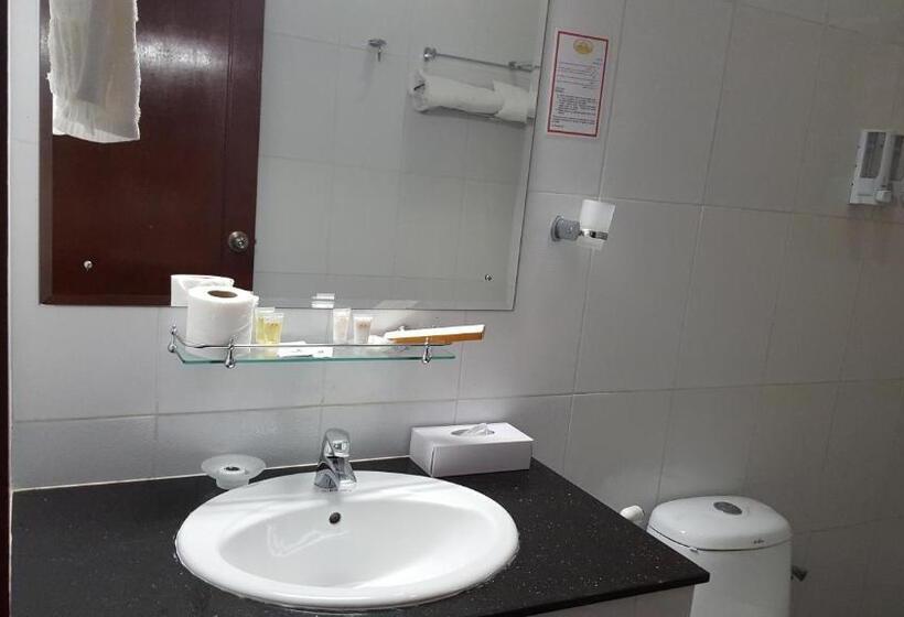 اتاق استاندارد با چشم‌انداز دریا, Al Ayjah Plaza