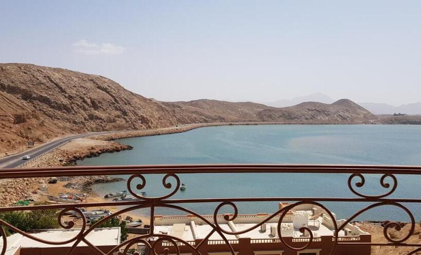 اتاق استاندارد با چشم‌انداز دریا, Al Ayjah Plaza
