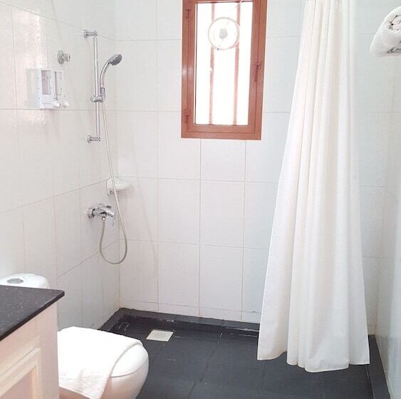 اتاق استاندارد با چشم‌انداز دریا, Al Ayjah Plaza