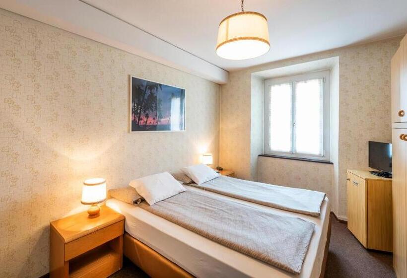 Семейный Номер, Albergo Ristorante Svizzero