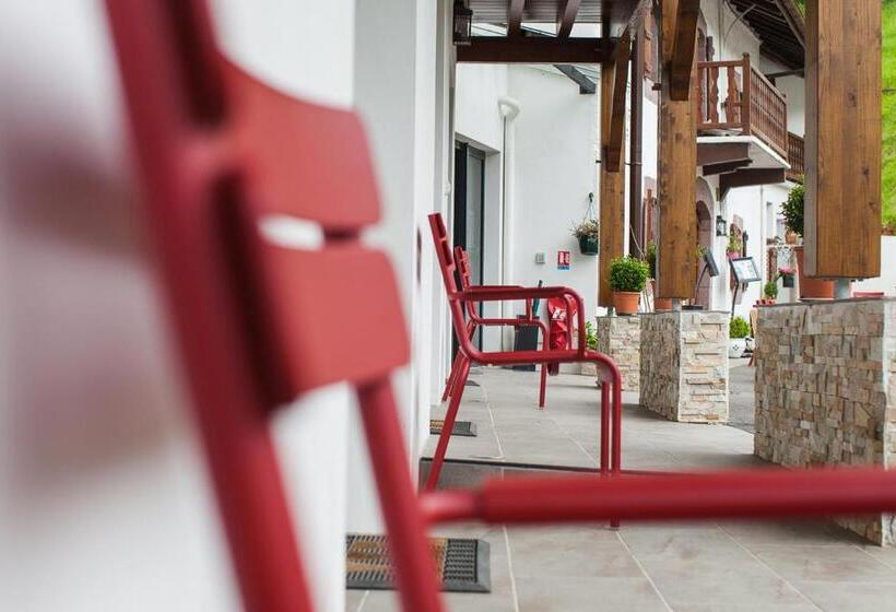 Трехместный Номер Комфорт, Logis Hotel Erreguina