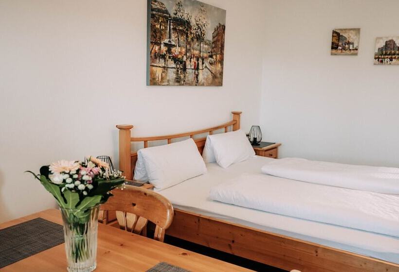 Номер Стандарт, Waldpension Jagerstuberl