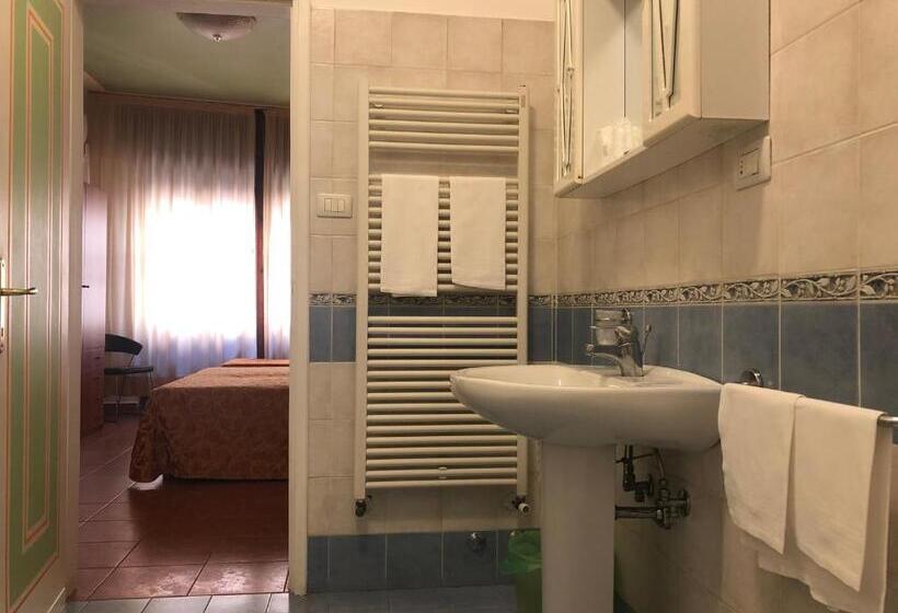 Quarto Triplo Estandar, Eden