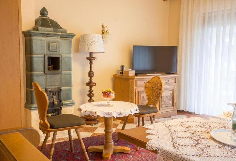 Family Suite, Hirsch