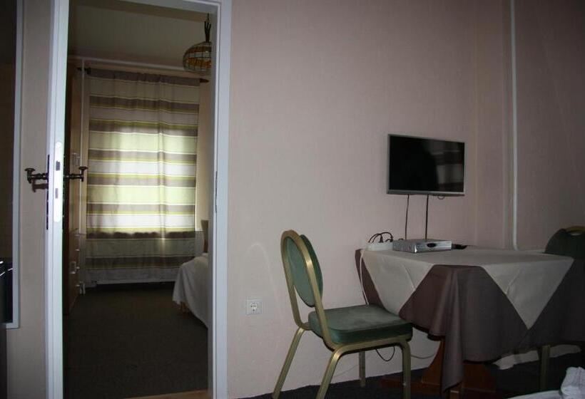 חדר סטנדרט לארבעה, Zum Goldenen Stern