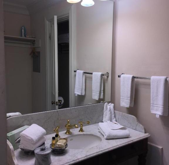 1 Bedroom Apartment, Chateau Orleans