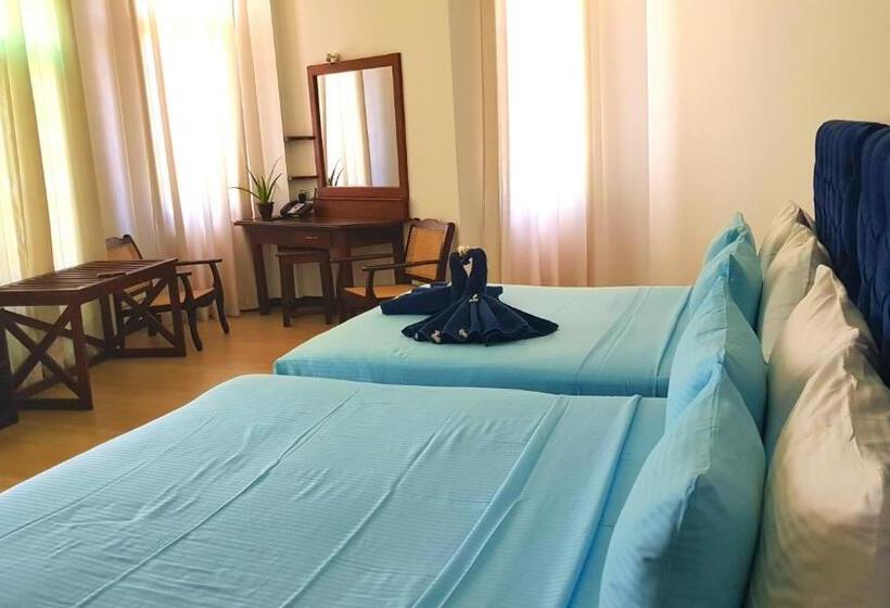 اتاق خانوادگی, White House Hotel Mirissa