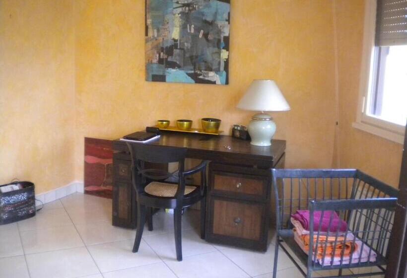 חדר דלוקס עם מרפסת נוף לים, Chambre Hôtes Wagram