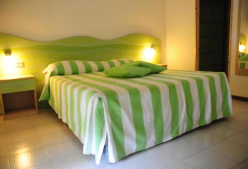 Quarto Quadruple Standart Vista Jardim, Club Village & Hotel Spiaggia Romea