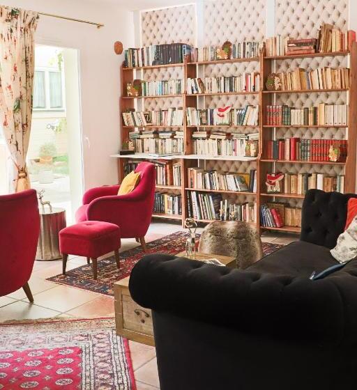Студио Стандарт Вид на Сад, A La Villa Boucicaut