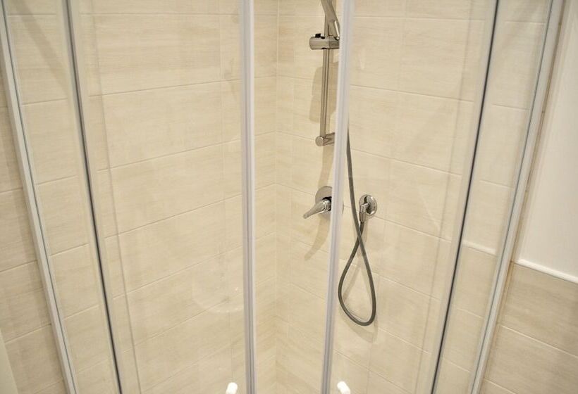 اتاق استاندارد سه نفره, Corallo Garnì