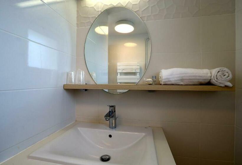 Номер Стандарт Трехместный, Hôtel Miléade De La Plage   Binic