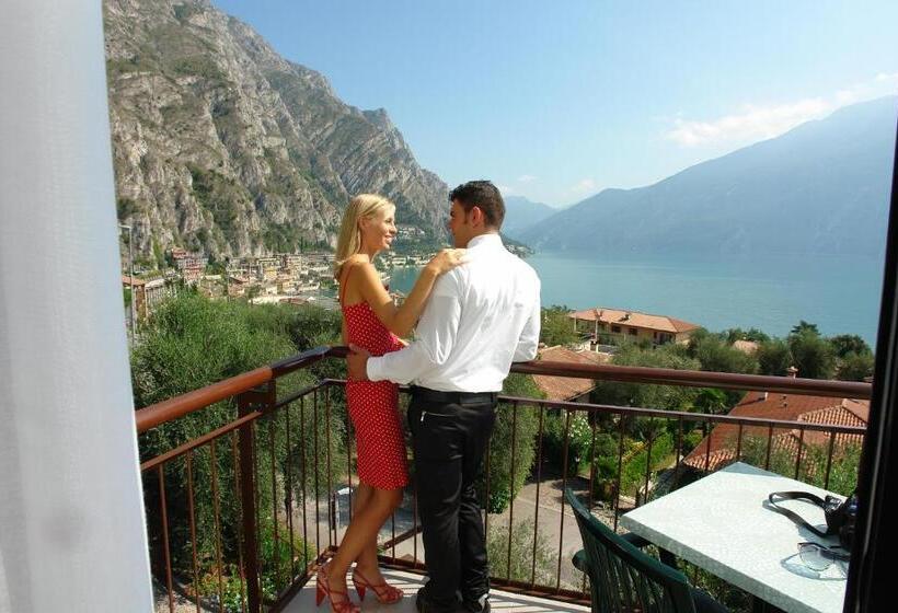 اتاق استاندارد با چشم‌انداز دریاچه, Ilma Lake Garda Resort