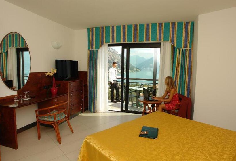اتاق استاندارد با چشم‌انداز دریاچه, Ilma Lake Garda Resort