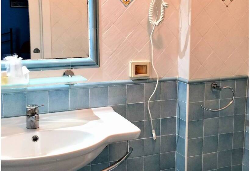 Triple Room Sea View, Ortensia