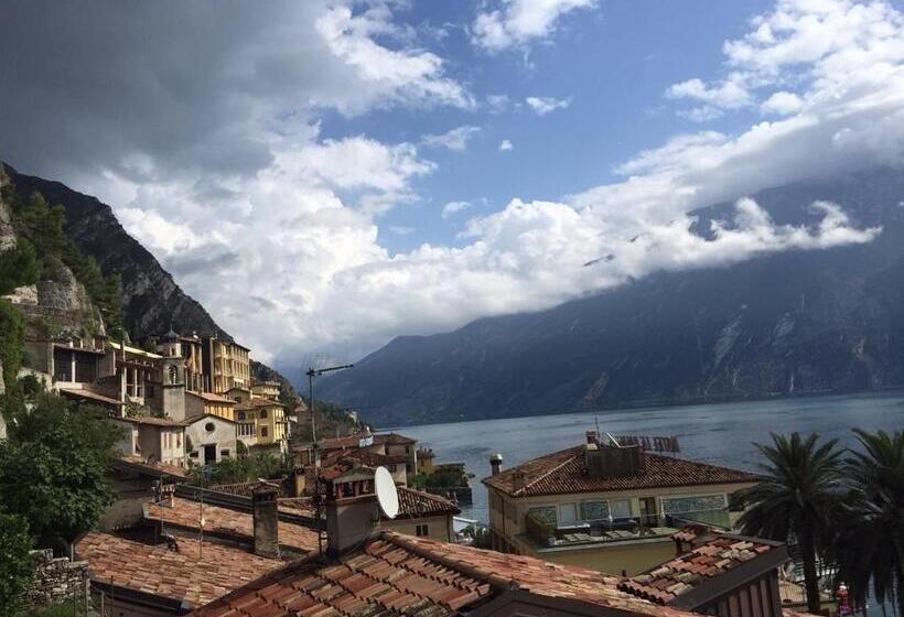 غرفة سوبيريور إطلالة على البحيرة, Albergo Ristorante Montebaldo