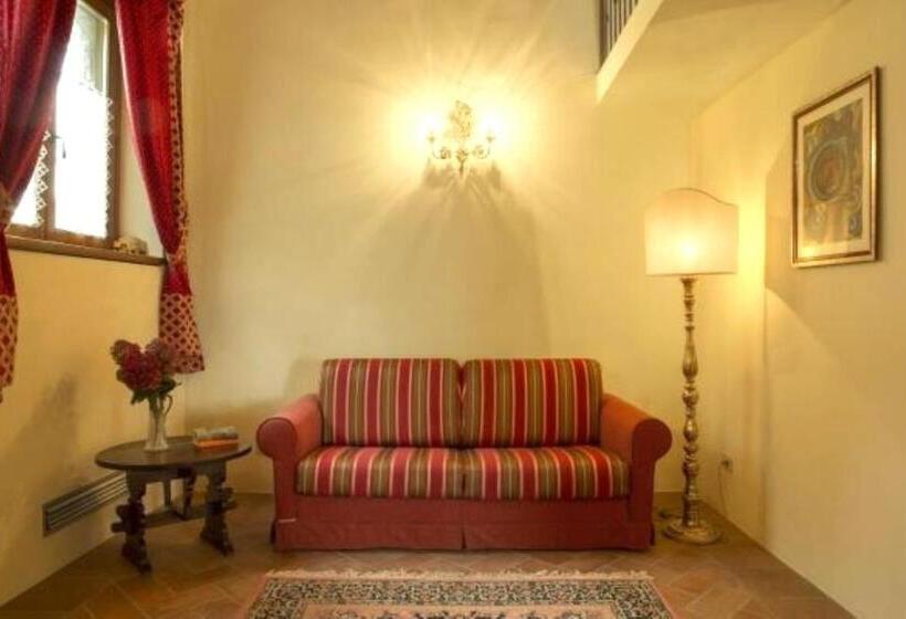 جناح مزود بتراس, Borgo Livernano