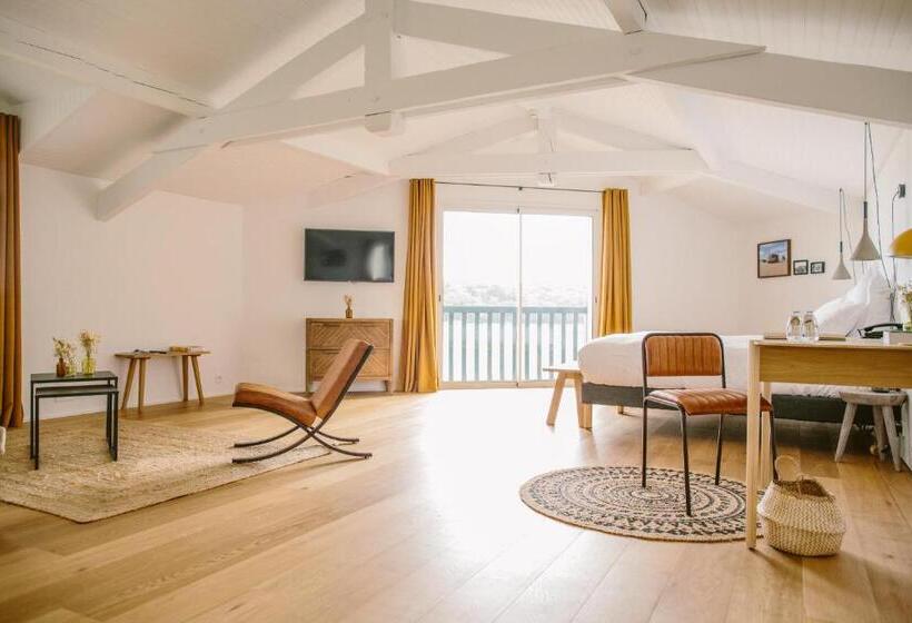 Suite with lake view, Hôtel Les Hortensias Du Lac