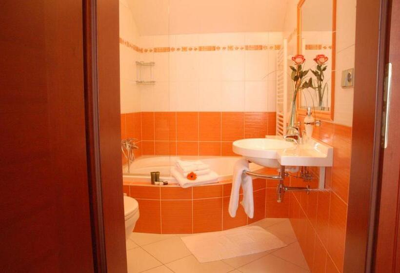 Habitación Estándar, Komorni Hurka