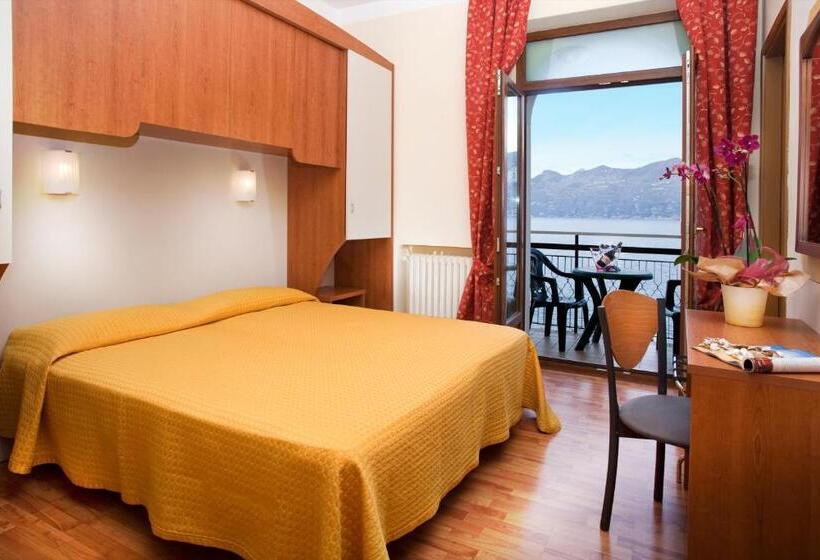 اتاق استاندارد با چشم‌انداز دریاچه, Merano