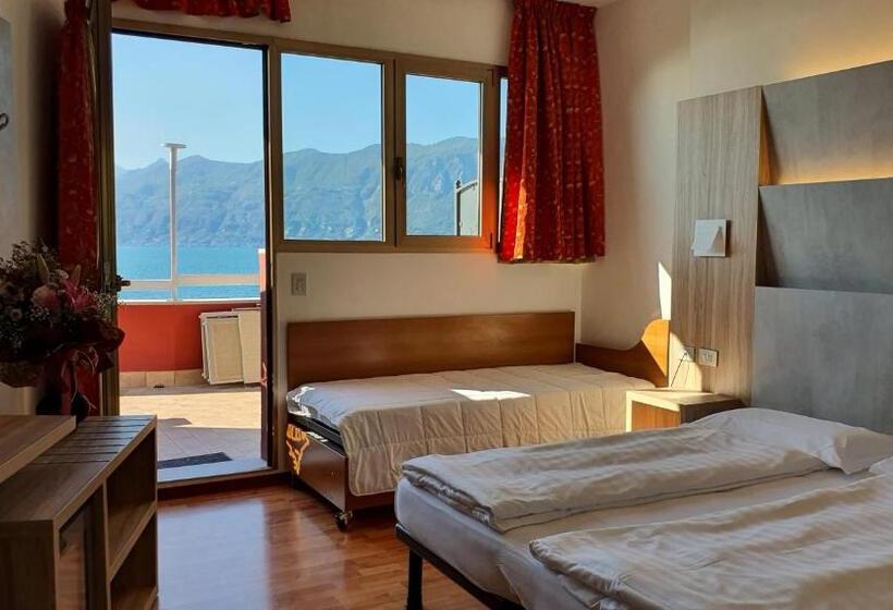اتاق استاندارد چهار تخته, Merano