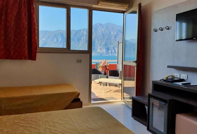 اتاق استاندارد چهار تخته, Merano