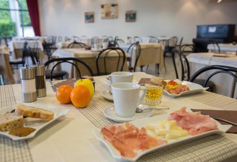 标准三人间, Ristorante Al Fiore
