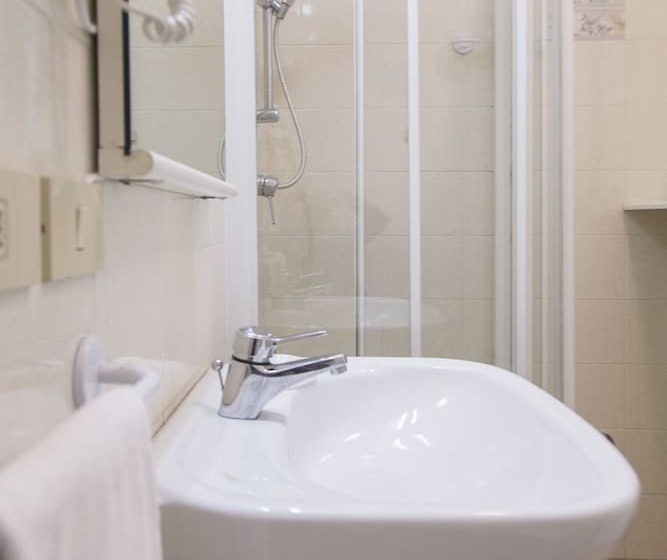 اتاق استاندارد چهار تخته, Villa Maria