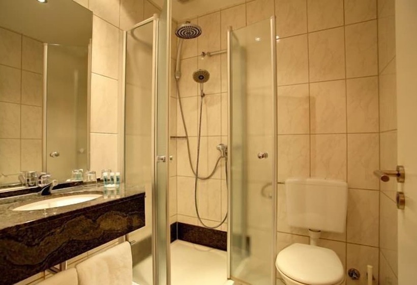 اتاق استاندارد سه نفره, Berghotel Kockelsberg