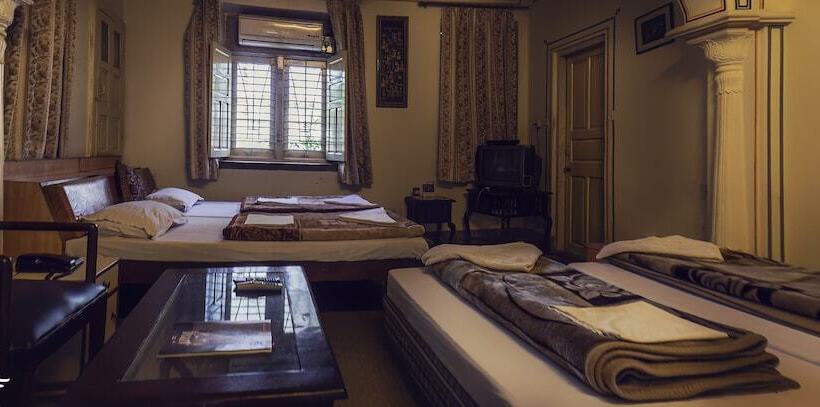 デラックスルーム, Krishna Palace   A Heritage