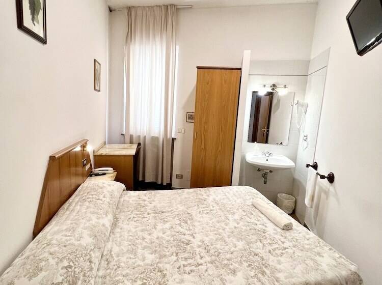اتاق استاندارد یک نفره, Piccolo Hotel Etruria